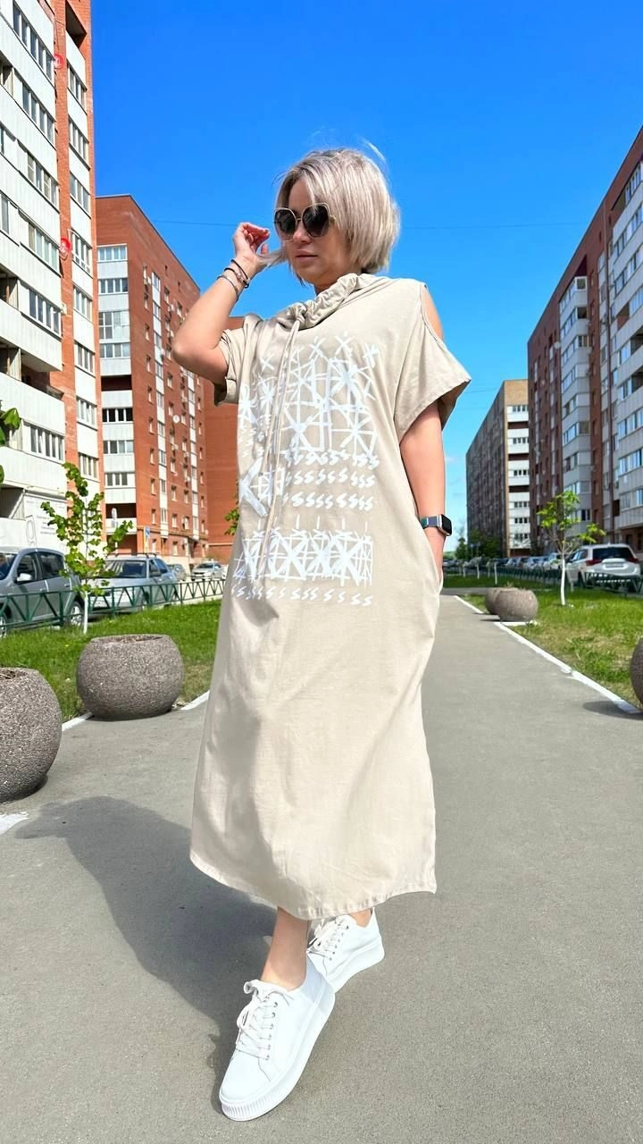 Платье с капюшоном и вырезами на плечах и спине бежевого цвета MODLAV ML3712-4