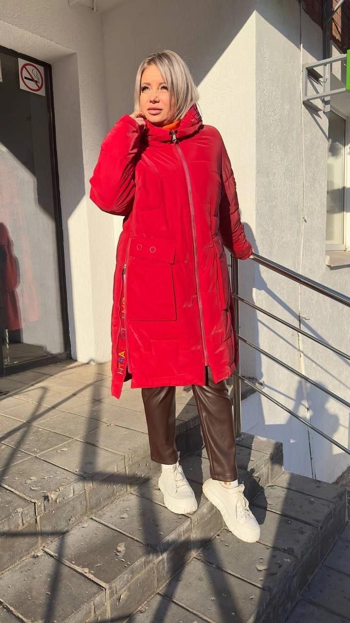 Куртка удлинённая стильная с капюшоном красного цвета MODLAV ML4602-5