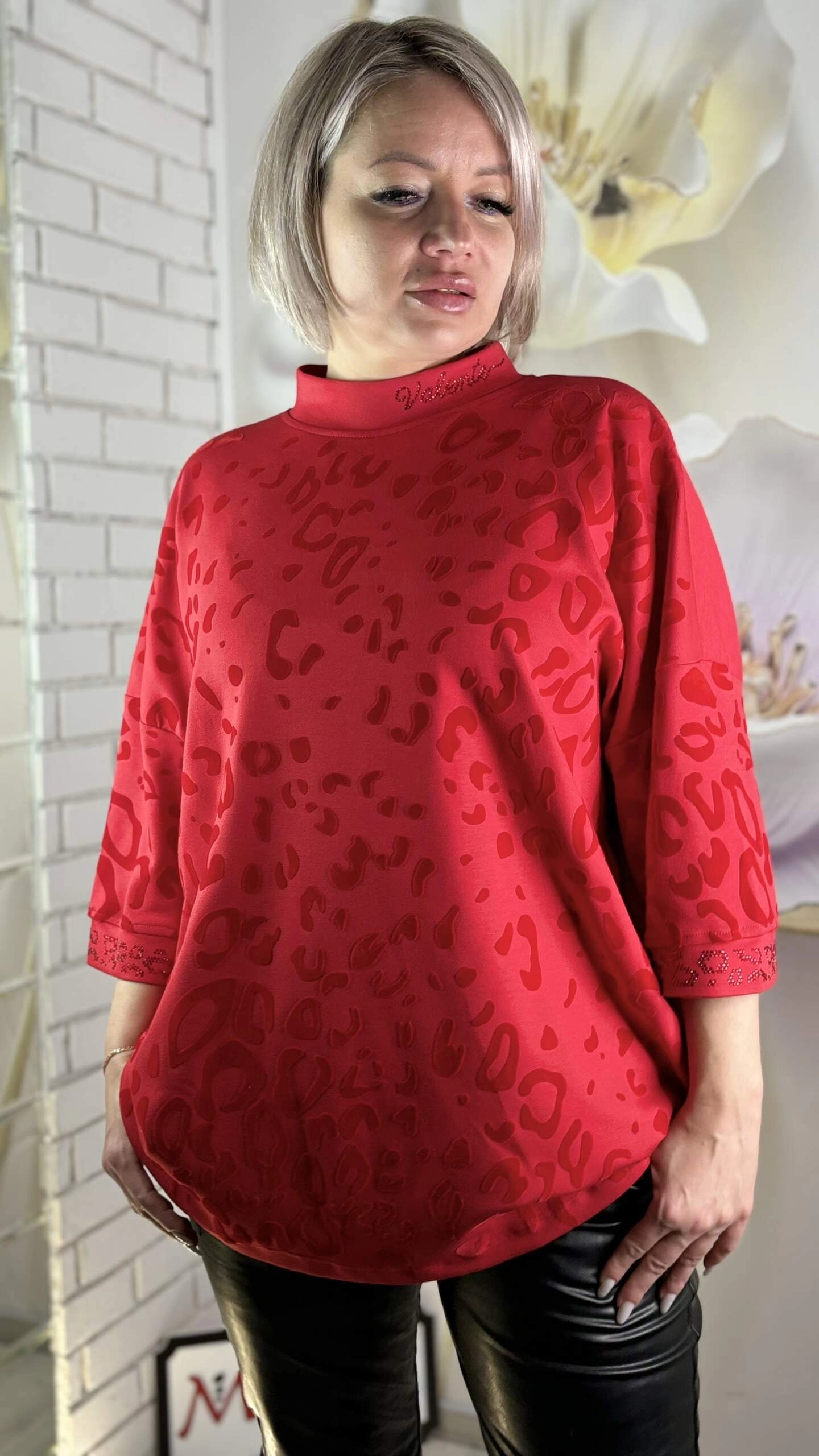 Блуза стильная украшена стразами красного цвета MODLAV ML4659-5