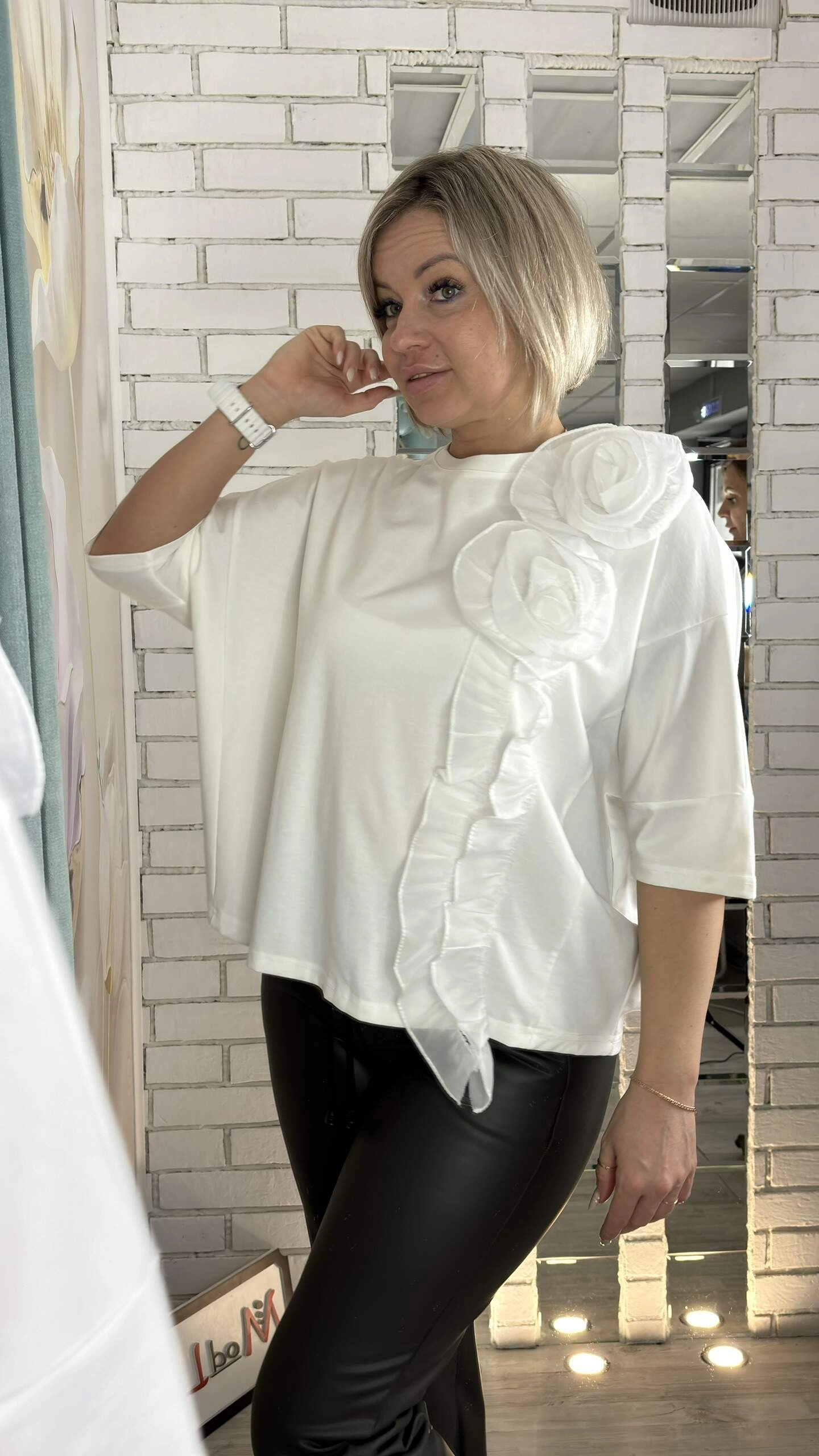 Блуза с объемным декором белого цвета MODLAV ML4901-1