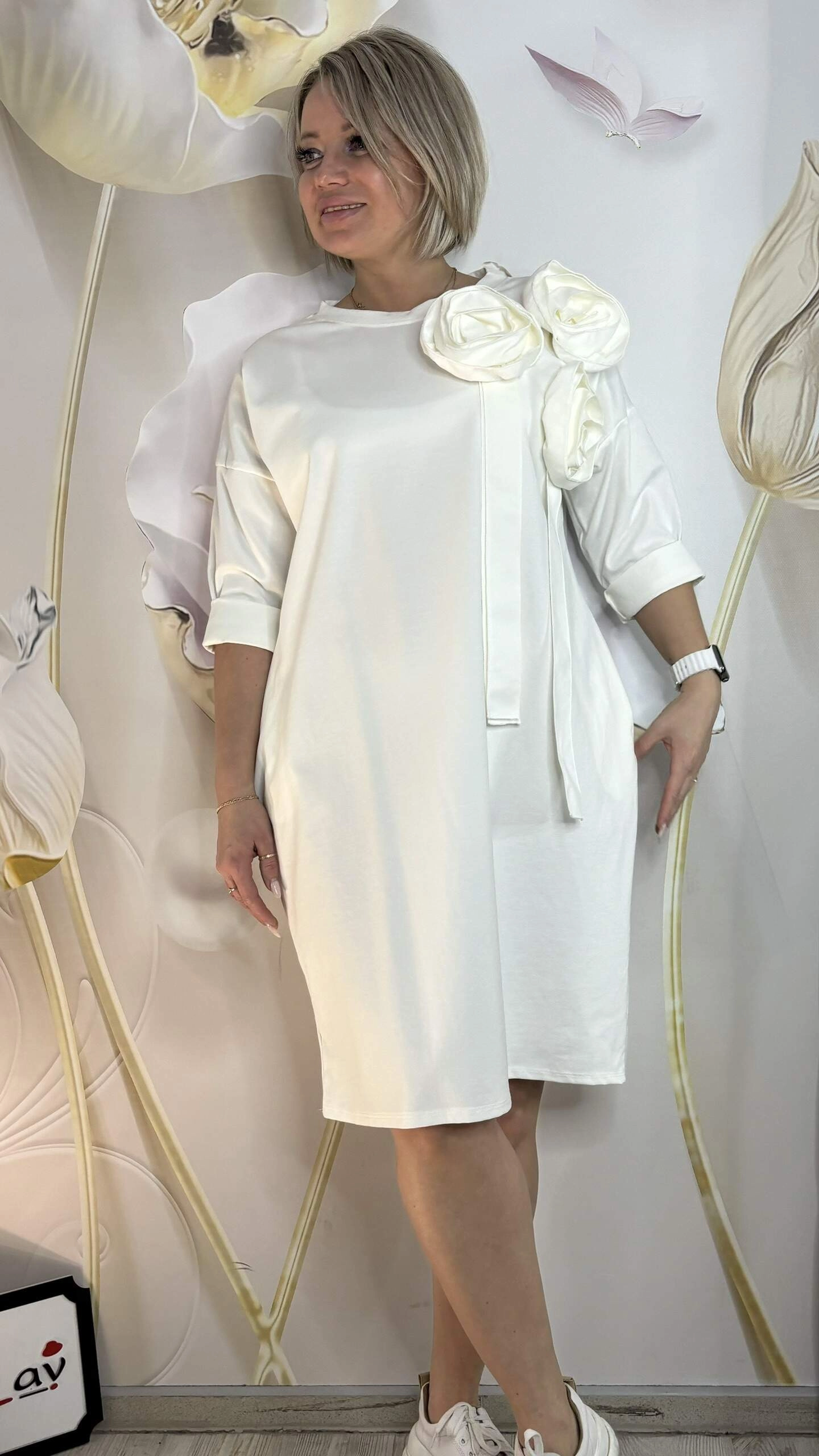 Платье длины миди с объемным декором белого цвета MODLAV ML4942-1
