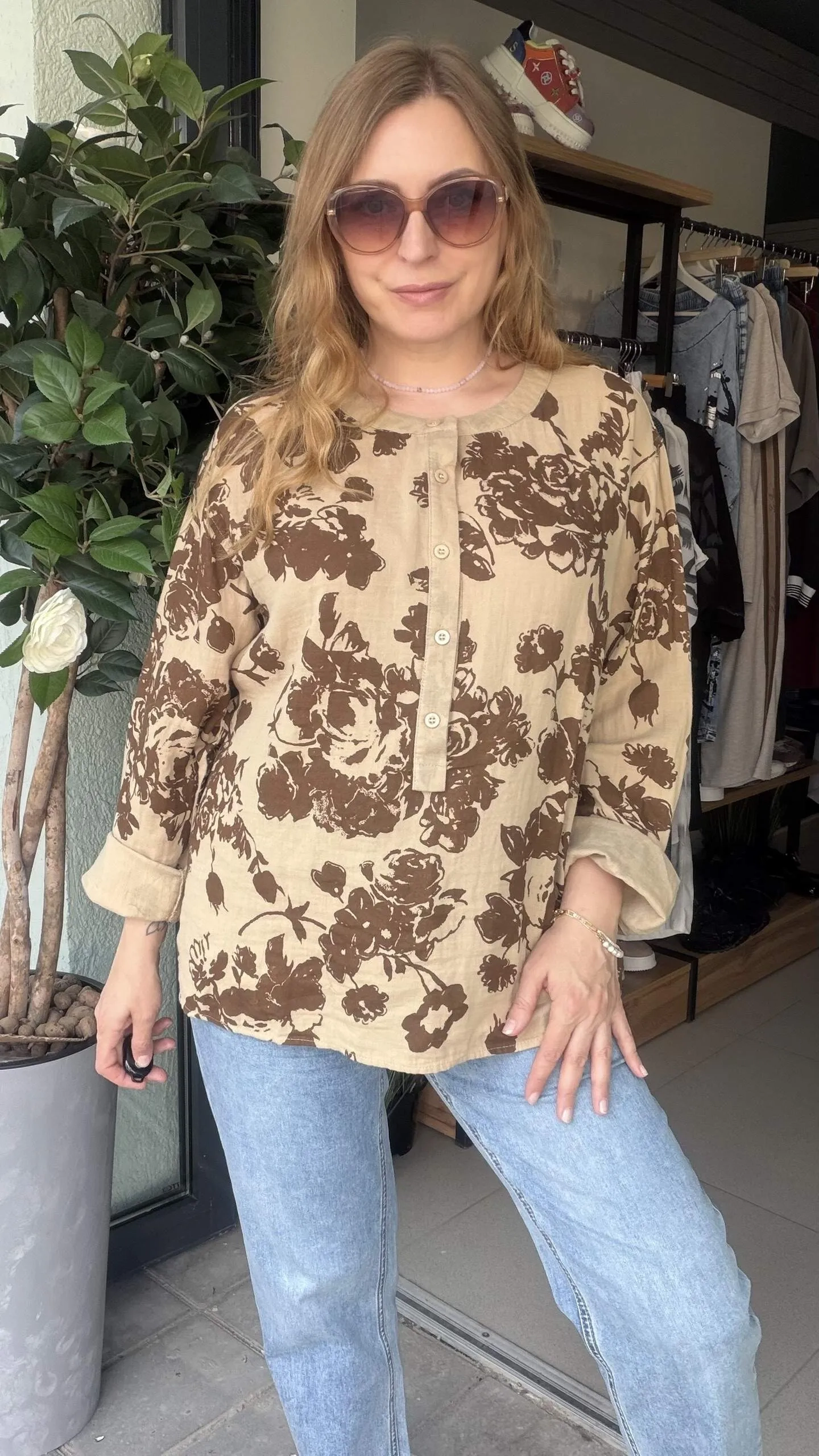 Рубашка стильная бежевого цвета MODLAV ML6760-4
