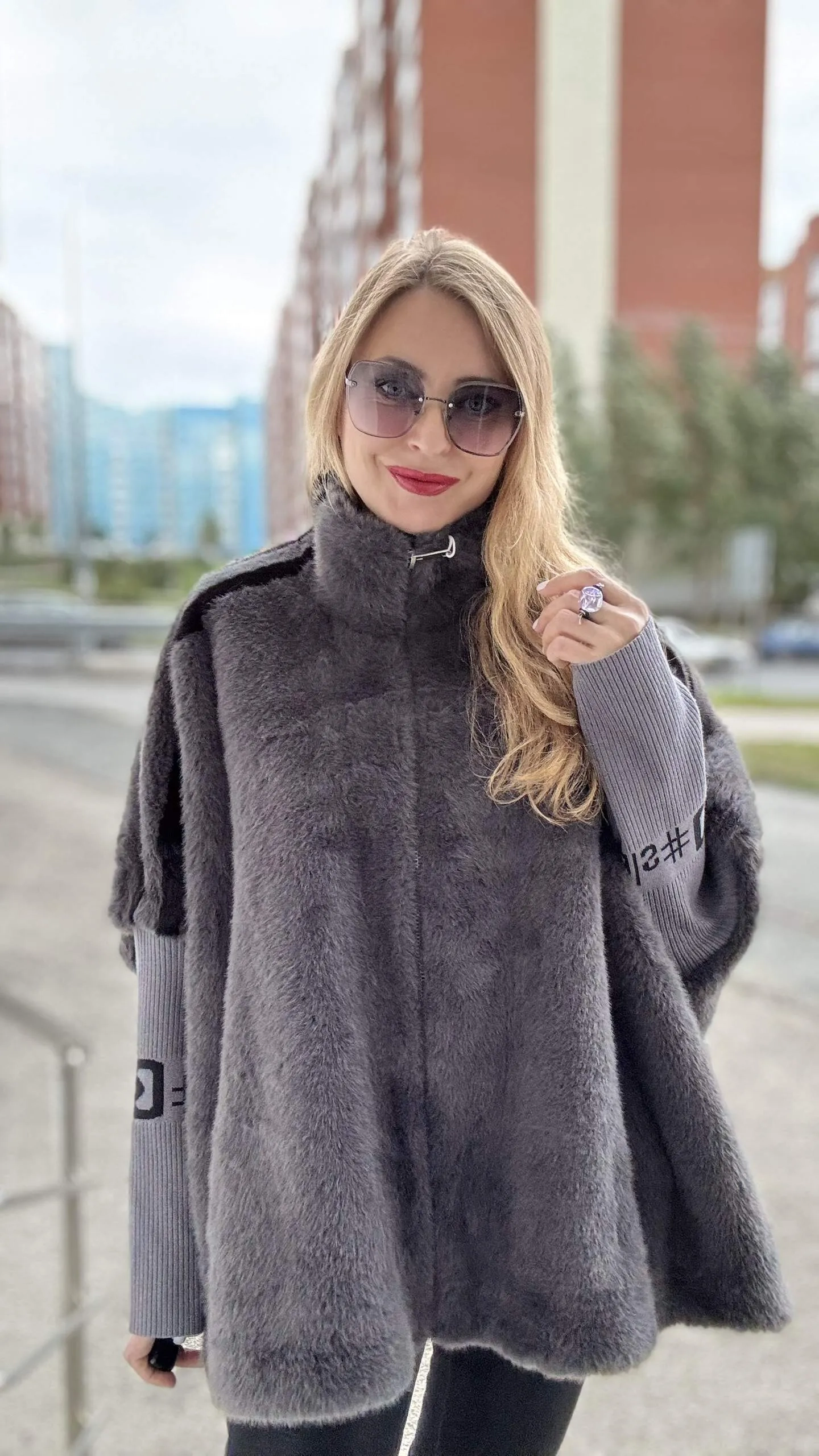 Шубка шикарная с трикотажными рукавами черного цвета MODLAV ML6368-13