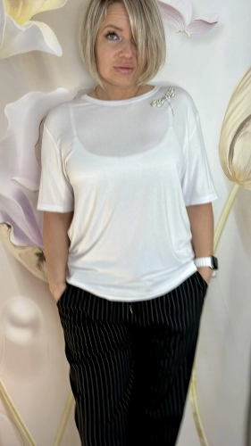 Блуза с шикарным вырезом на спине белого цвета MODLAV ML4899-1